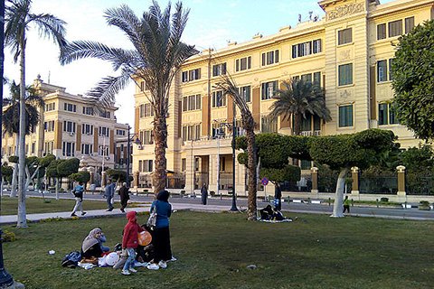 Pros and cons of living in Cairo for foreigners